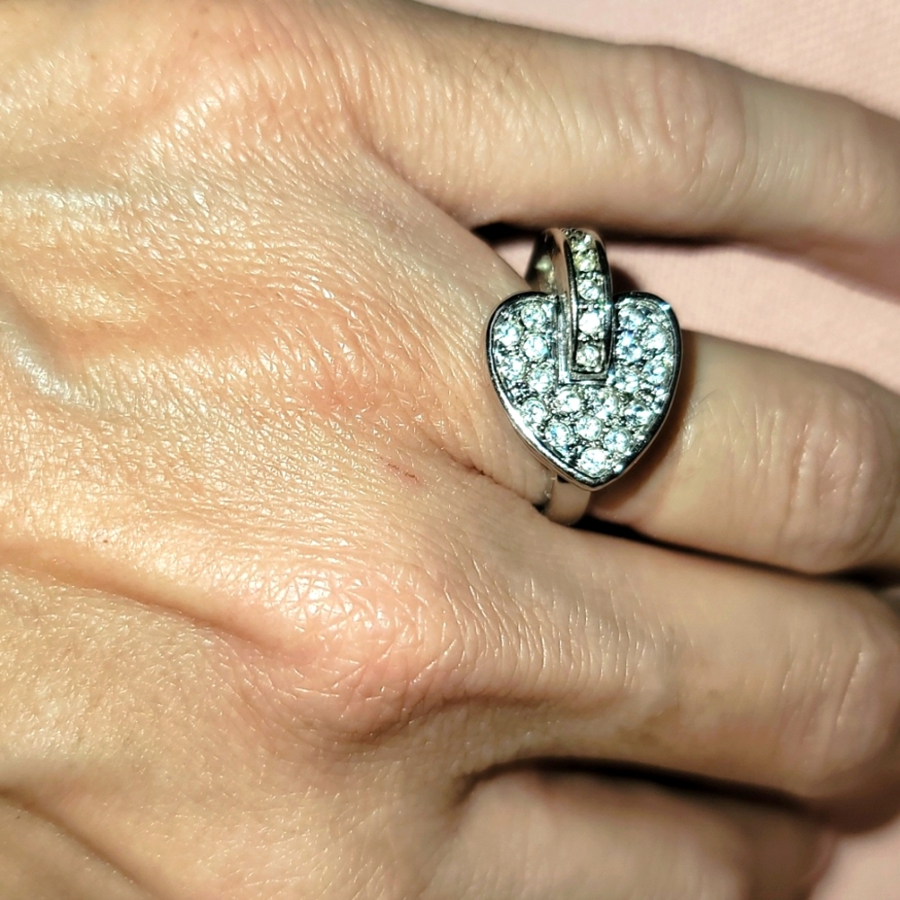 Lia Sophia Silver Tone heart Ring with 27 Crystals. Size 6.5 Vintage - Picture 1 of 11